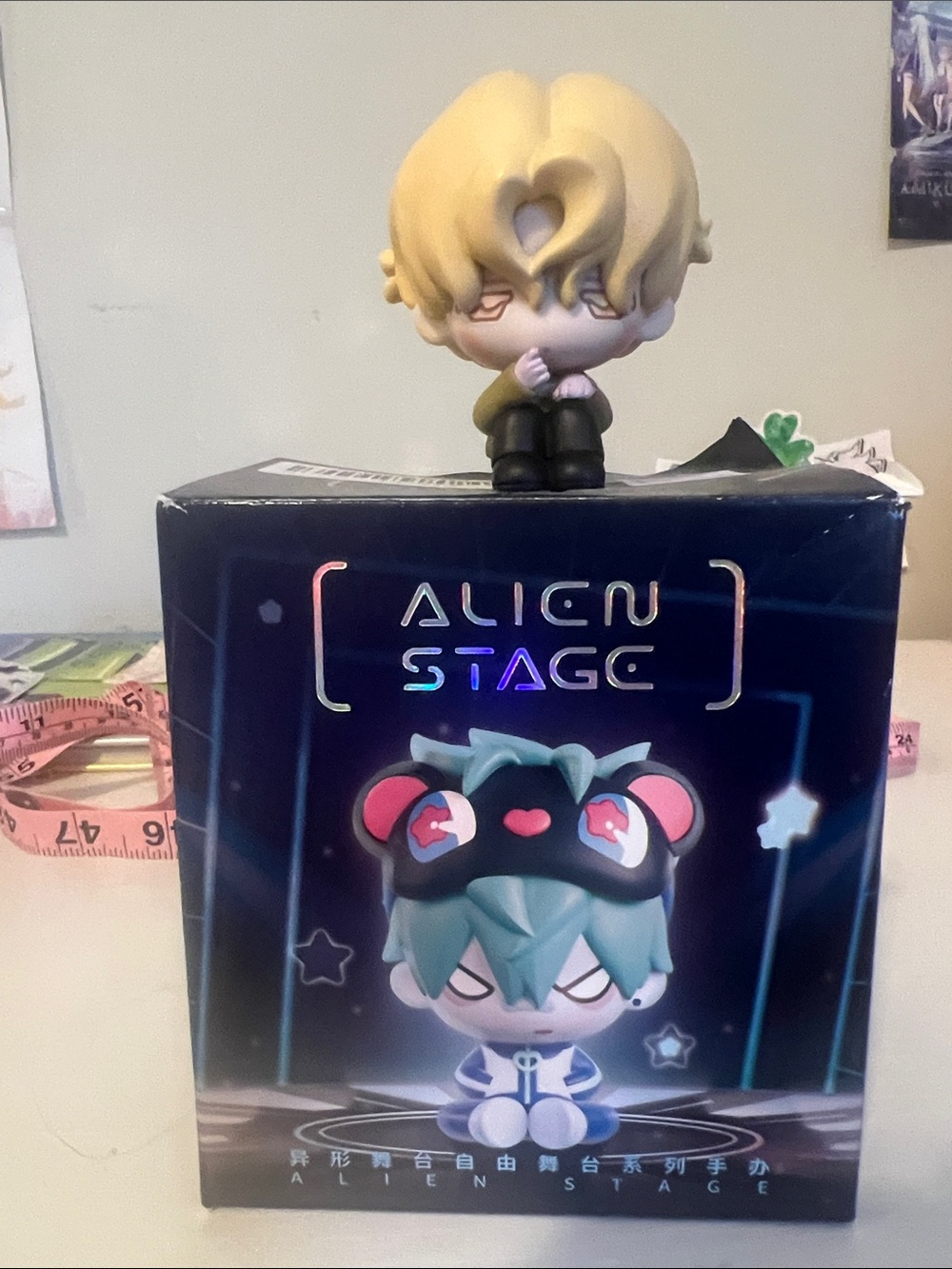 Luka Alien Stage figure with box from blind box